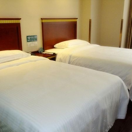 Greentree Inn Shandong Qingdao Wuyishan Road Jiashike Shopping Center Business Hotel Bagian luar foto