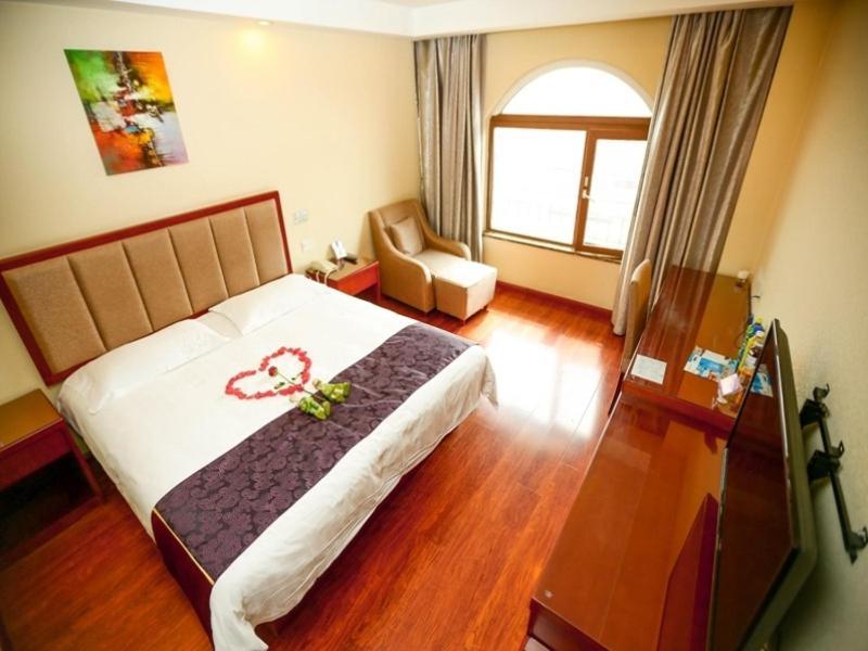 Greentree Inn Shandong Qingdao Wuyishan Road Jiashike Shopping Center Business Hotel Bagian luar foto