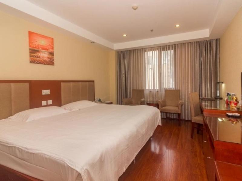Greentree Inn Shandong Qingdao Wuyishan Road Jiashike Shopping Center Business Hotel Bagian luar foto