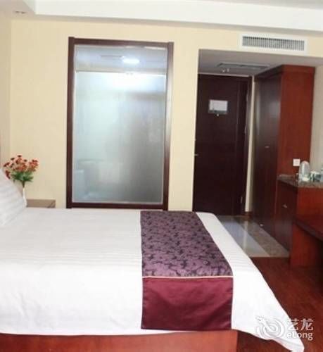 Greentree Inn Shandong Qingdao Wuyishan Road Jiashike Shopping Center Business Hotel Bagian luar foto