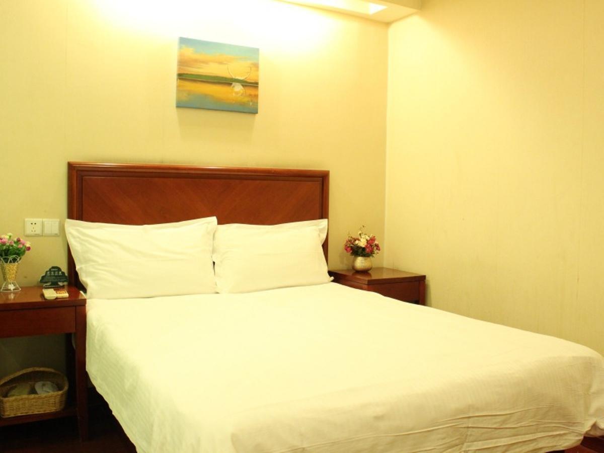 Greentree Inn Shandong Qingdao Wuyishan Road Jiashike Shopping Center Business Hotel Bagian luar foto