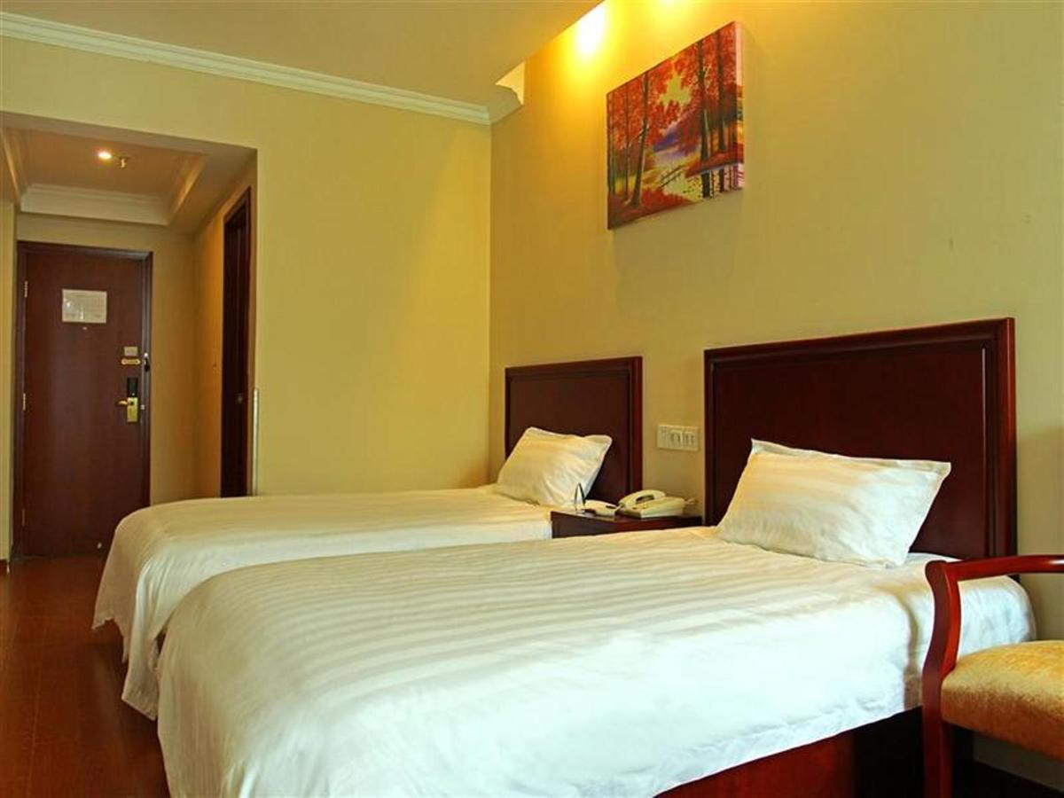 Greentree Inn Shandong Qingdao Wuyishan Road Jiashike Shopping Center Business Hotel Bagian luar foto